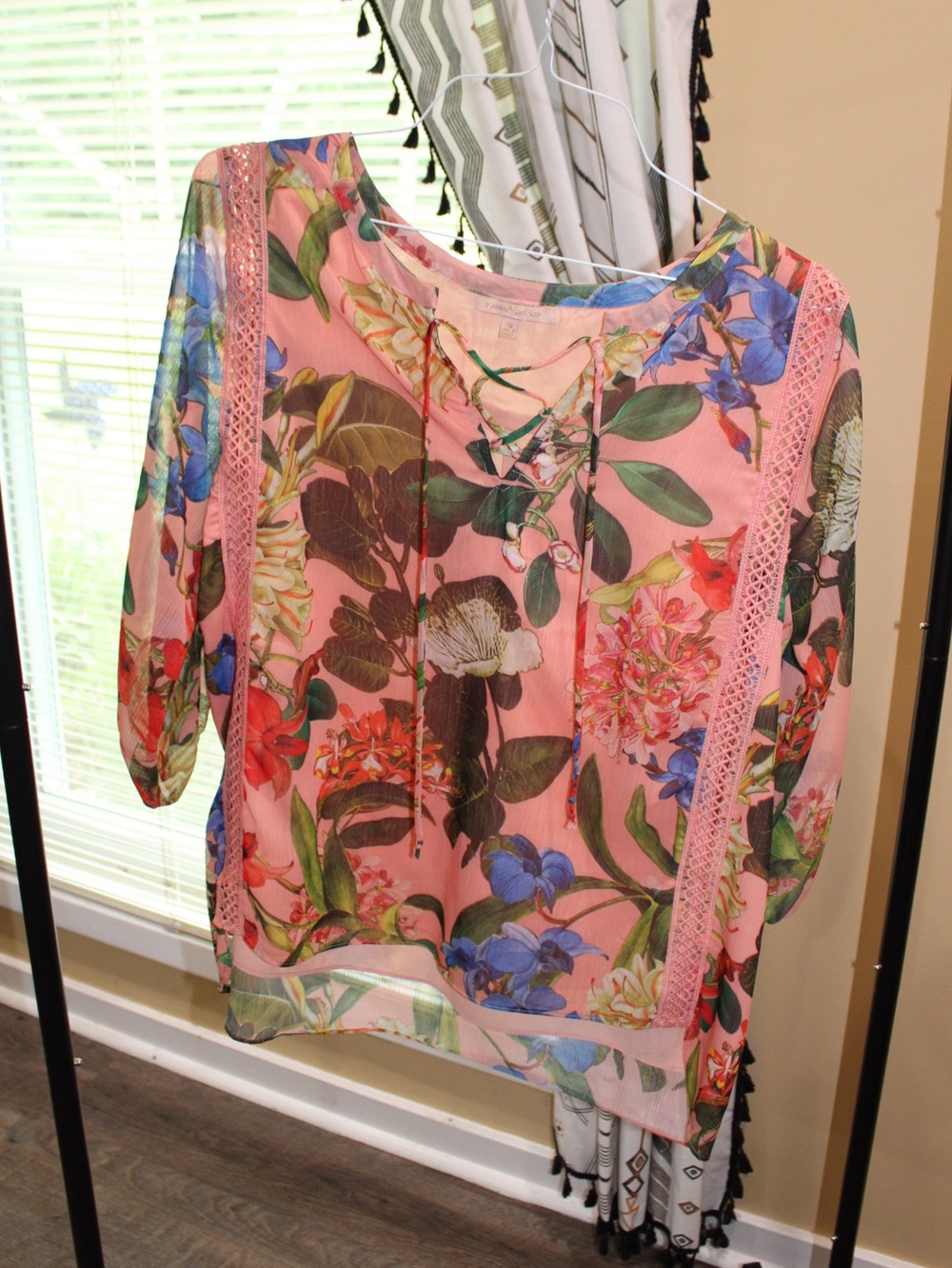 Gibson x Latimer Pink Floral Sheer Blouse Crochet Trim Size Medium